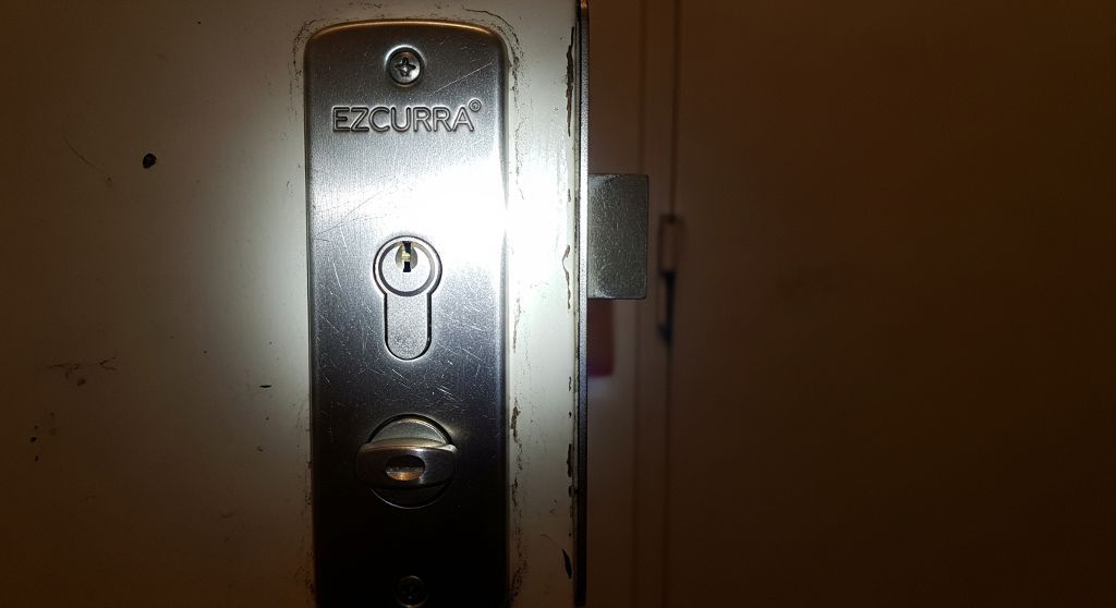 Servicio de Instalación cerrojo AZBE en Opañel Servicio de Instalación cerrojo AZBE en Opañel